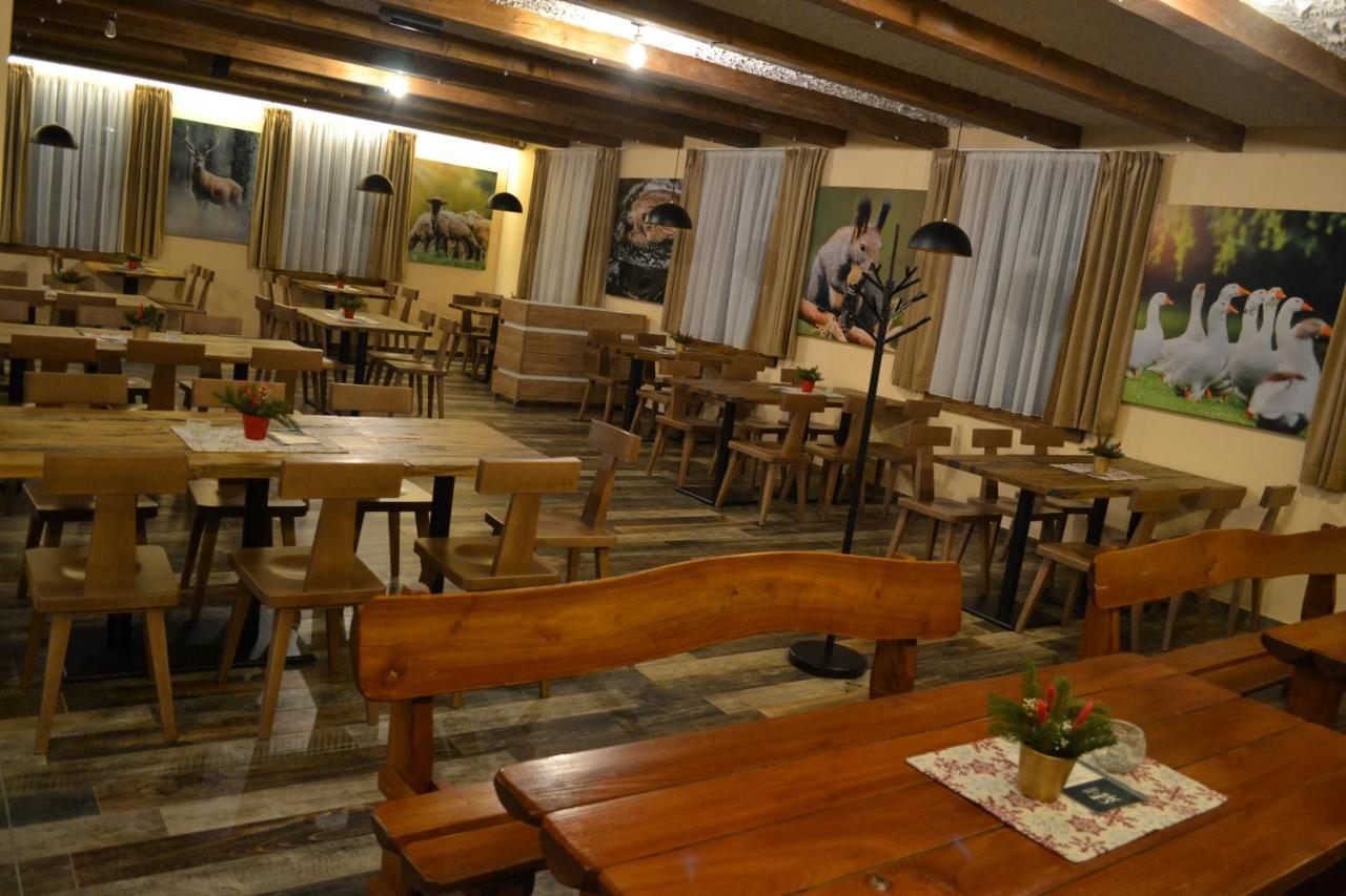 Tri Kopy*** - Penzion, Restauracia A Pizza Smrecany Luaran gambar